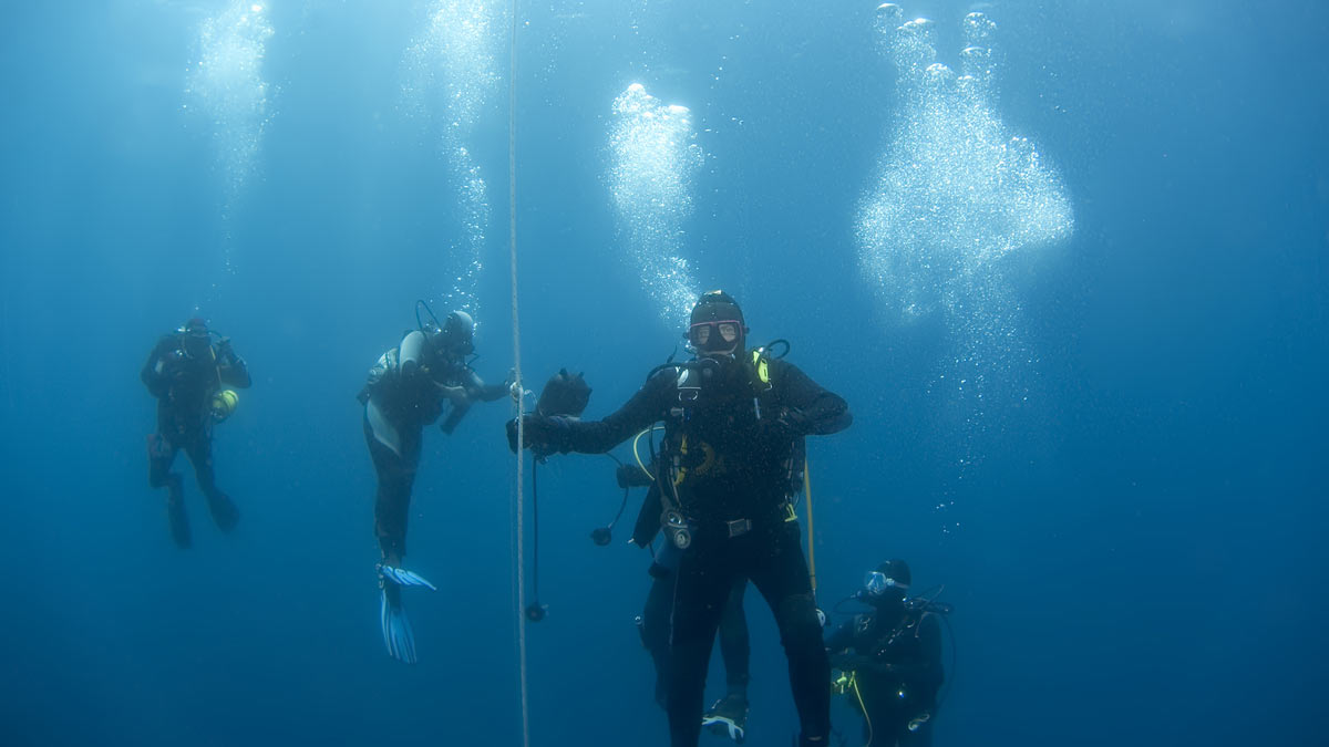 How to ascend with mini tank 5 safety stop procedures