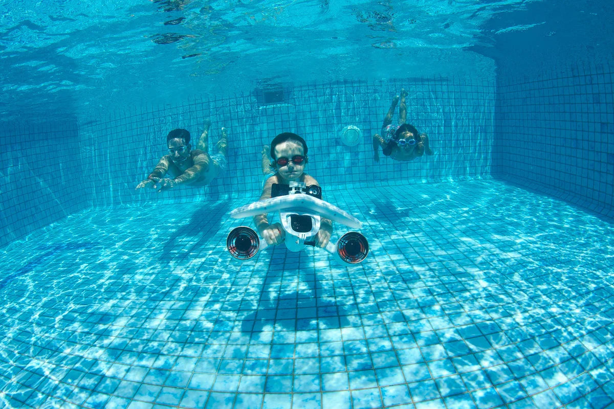 How to use an underwater scooter with a mini tank 5 tips