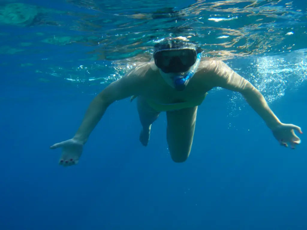 How to clean snorkel gear properly: 4 easy methods